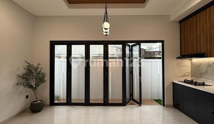 Rumah Minimalis Introvert di Kencana Loka Bsd, Dekat ke Toll Rawa Buntu