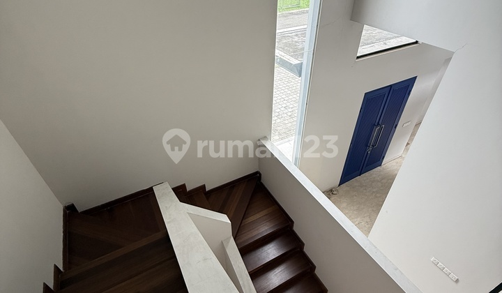 Rumah Bangunan Mandiri Emerald Cove Gading Serpong Luas 18x23 Ada Kolam Renang. 5 Menit Ke Summarecon Mall Kampus Umn Dan Pusat Kuliner 2