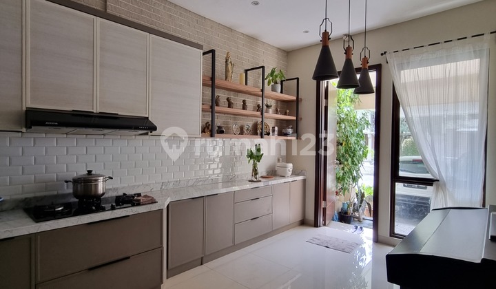 Rumah Mayfield Bsd 8x20 Renovasi. Shm Dekat Ke Maggiore Kuliner Dan Q Big Bsd