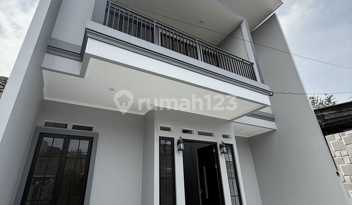 Rumah Cantik Brand New Di Griya Loka Bsd. 1 Menit Ke Akses Toll Dan St Rawa Buntu