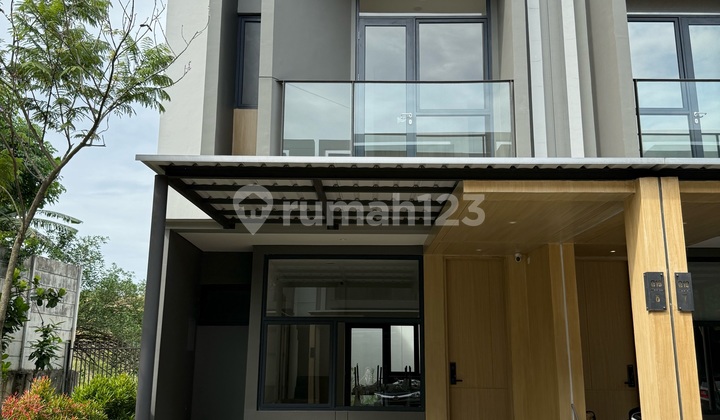 Ready-to-Occupy Tanakayu House. Furnished. 1 Minute to Eastvara Mall Grandlucky Near Gading Serpong.