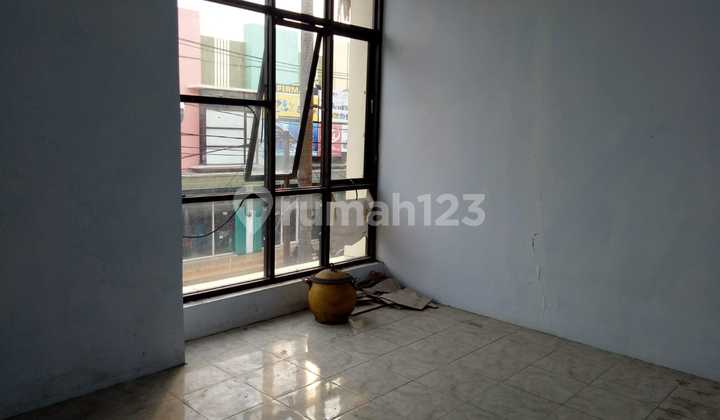 Two-Story Shophouse in Commercial and Office Area of Central Pasuruan City 2