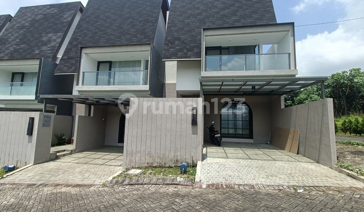 Bcl Villa 3 Lantai Fasilitas Kolam Renang Private Pusat Kota Batu