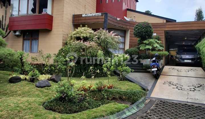 Exclusive Flower Club Villa in the Center of Batu City, Very Close to Tourist Attractions Exclusive Flower Club Villa in the Center of Batu City, Very Close to Tourist Attractions
