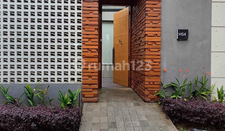 Villa Elit 1 Lantai Fasilitas Kolam Renang Pribadi Pusat Kota Batu Dekat Berbagai Tempat Wisata