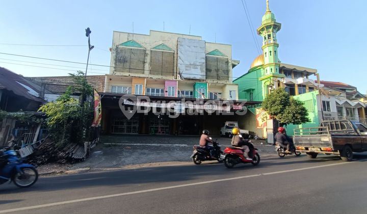 TWO-STORY SHOPHOUSE, 2,000 M2 LAND AREA, LOCATED ON JL RAYA WENDIT, KRAJAN, MANGLIAWAN, PAKIS DISTRICT, MALANG CITY TWO-STORY SHOPHOUSE, 2,000 M2 LAND AREA, LOCATED ON JL RAYA WENDIT, KRAJAN, MANGLIAWAN, PAKIS DISTRICT, MALANG CITY