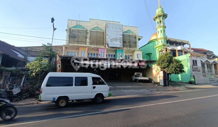 TWO-STORY SHOPHOUSE, 2,000 M2 LAND AREA, LOCATED ON JL RAYA WENDIT, KRAJAN, MANGLIAWAN, PAKIS DISTRICT, MALANG CITY TWO-STORY SHOPHOUSE, 2,000 M2 LAND AREA, LOCATED ON JL RAYA WENDIT, KRAJAN, MANGLIAWAN, PAKIS DISTRICT, MALANG CITY