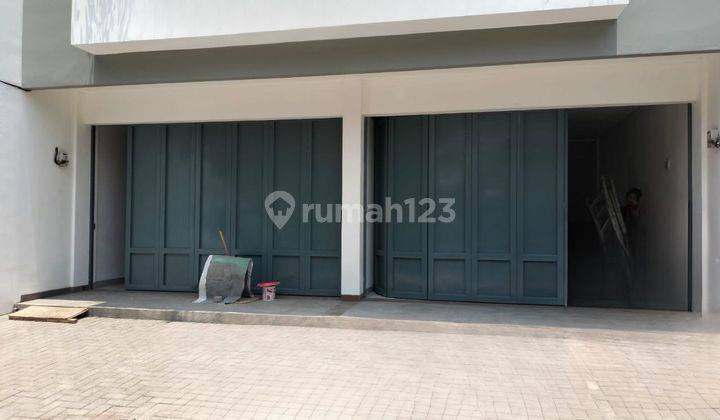 Dijual ruko baru 2,5 lantai dijalan utama antapani  2