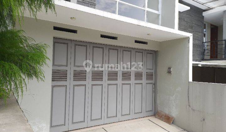 Rumah modern split level 2,5 lantai dkt griya setiabudi  2