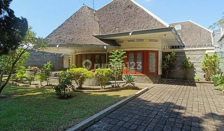 Rumah strategis 1 lantai.sayap Riau belakang gedung sate. 1