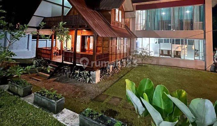 Rumah villa 2 lantai kombinasi kayu kawasan Bandung Utara  2