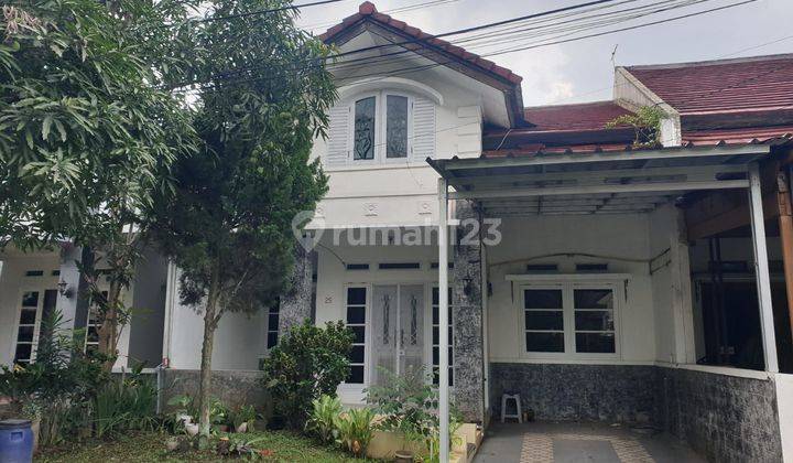 Rumah asri klasik terawat 2 lantai pinus Regency  1