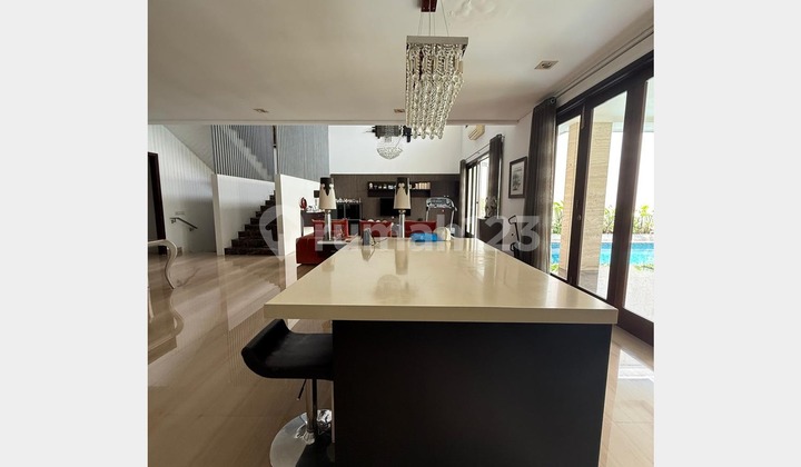 Rumah Bagus, Ada Kolam Renang di Graha Family, Surabaya