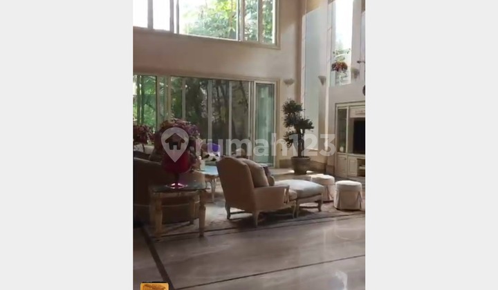 Rumah Bagus & Strategis di Pusat Kota Surabaya Rumah Bagus & Strategis di Pusat Kota Surabaya