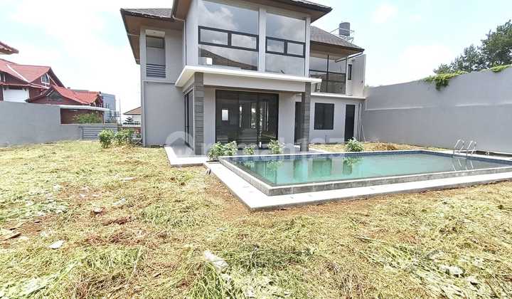 New Luxurious Comfortable House with City View in Setiabudi Regency