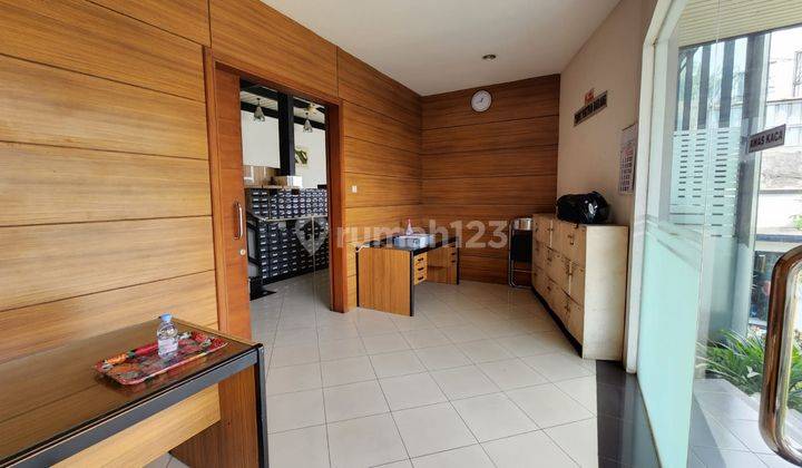 Ruang Usaha Strategis Cocok Untuk Kantor di Surya Sumantri 4