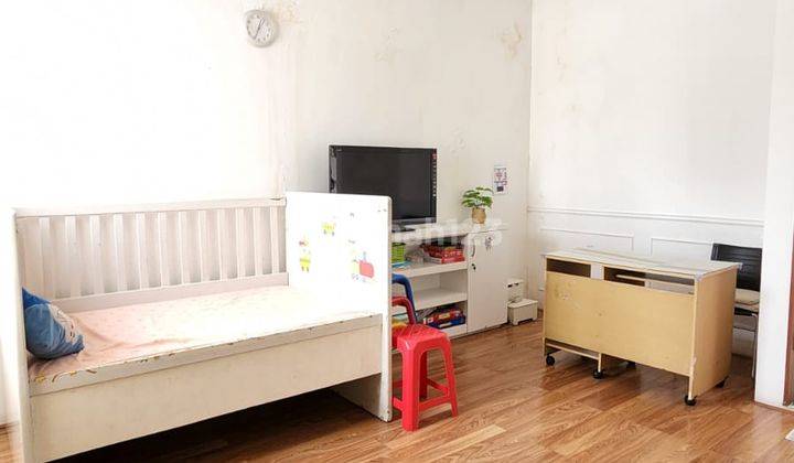 Ruang Usaha Strategis Cocok Untuk Kantor di Surya Sumantri 5