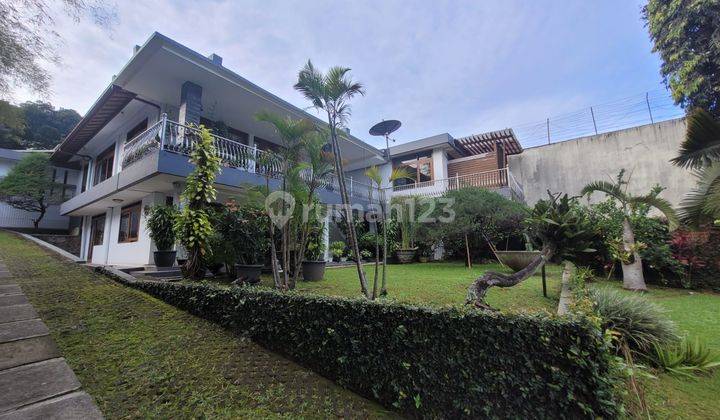 Ruang Usaha Luas View Kota di Ciumbuleuit Bandung 1