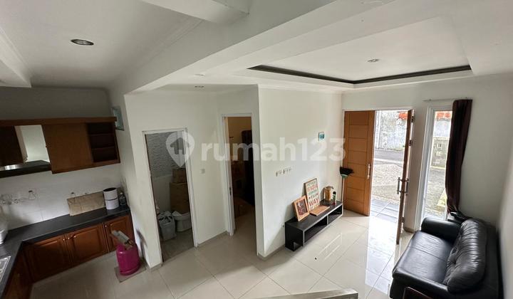 Rumah 2 Lantai Semi Furnished di Kawasan Batununggal Bandung