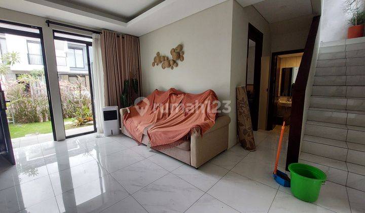 Rumah 2 lantai ada Kolam Renang di Tatar Punawangi Kota Baru Parahyangan 2