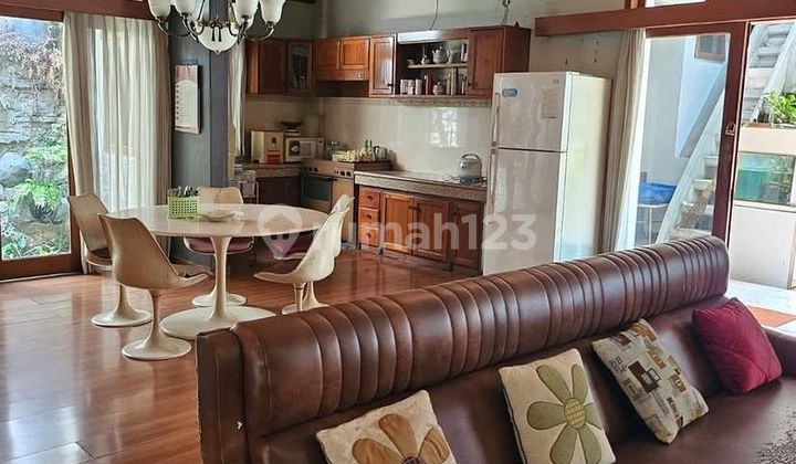 Rumah Luas Siap Huni di Setra Sari Bandung