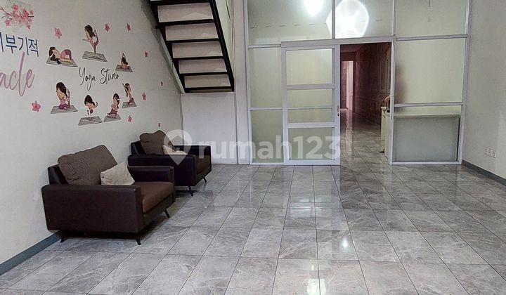 Ruko Luas 2,5 Lantai Siap Pakai di Kota Baru Parahyangan Ruko Luas 2,5 Lantai Siap Pakai di Kota Baru Parahyangan