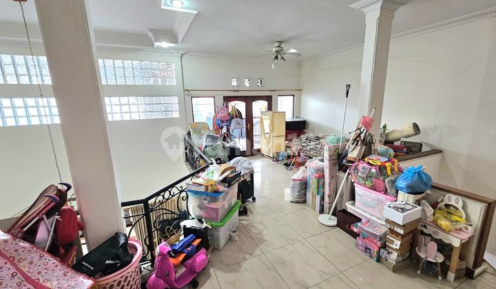 Rumah 2 Lantai Luas di Taman Holis Indah 1 2