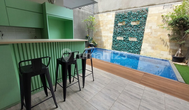 Harga di Bawah Appraisal Bank Rumah 2 Lantai ada Kolam Renang di KBP  2