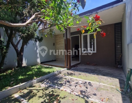 Rumah Minimalis Modern Bagus Terawat di Taman Kopo Indah 3 2