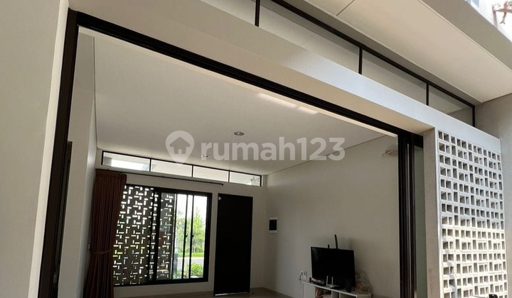 Rumah 2 Lantai Lokasi Sangat Strategis Di Summarecon Bandung