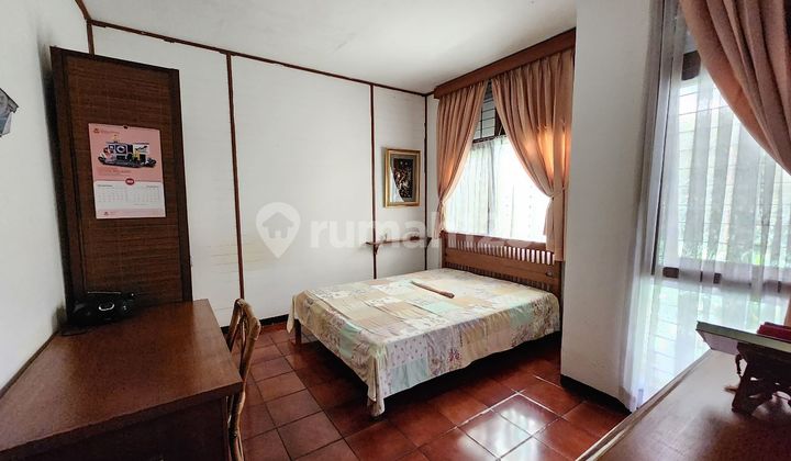 Quick Sale Spacious Green House on Pahlawan Street, Bandung City Quick Sale Spacious Green House on Pahlawan Street, Bandung City