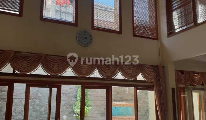 Rumah Mewah Semi Furnish di Kawasan Premium Setra Duta Dago