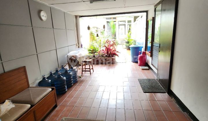 Quick Sale Spacious Green House on Pahlawan Street, Bandung City 2