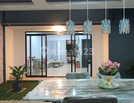 Rumah Terawat 2 Lantai di Lokacitra Kota Baru Parahyangan