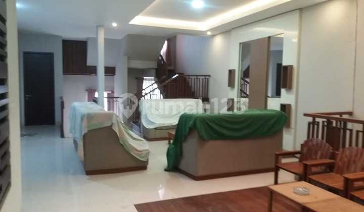 Rumah Terawat 2 Lantai di Komplek Elit Setra Duta Bandung