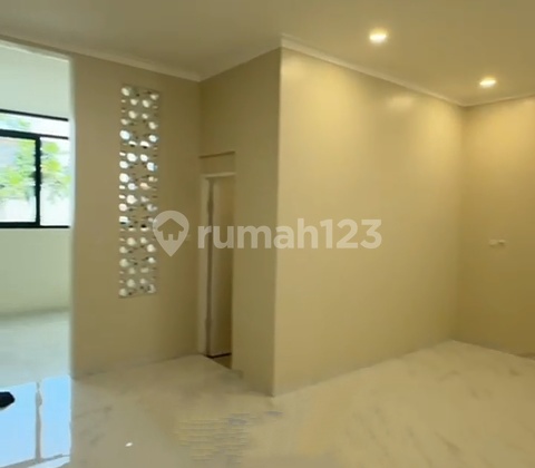 Ready-to-Occupy House at Singgasana Pradana Bandung