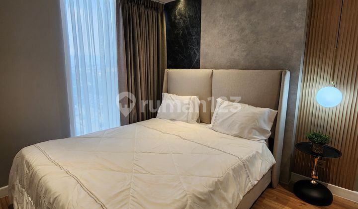 Apartemen Mewah Landmark Residence 2 BR Furnish di Pusat Kota