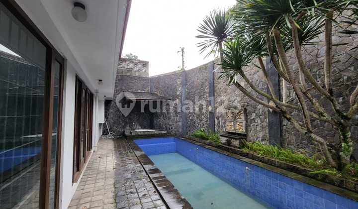 Rumah Mewah Ada Kolam Renang di Hegarsari Sayap Hegarmanah Rumah Mewah Ada Kolam Renang di Hegarsari Sayap Hegarmanah