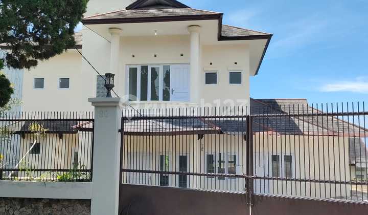 Rumah Luas View City di Komplek Bukit Idaman, Cipaku