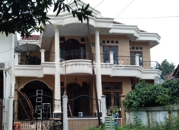 Rumah rapi & luas dekat dgn hypermart & superindo