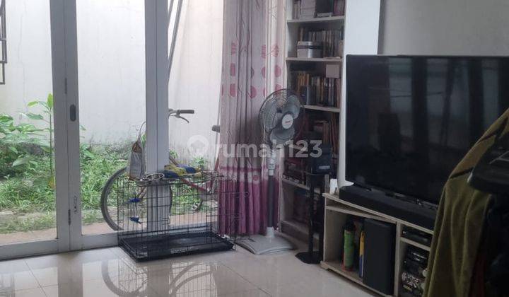 Dijual Super Murah di Bawah Pasaran Rumah 2 Lantai Villa Melati Mas 2