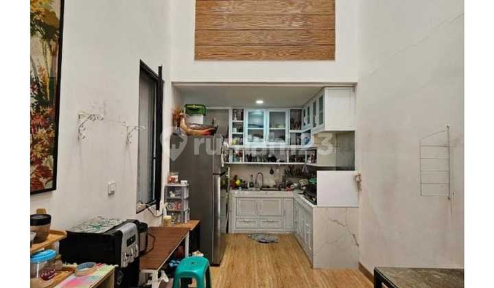 Modern house in Karawaci near toll road access to Jakarta. 2