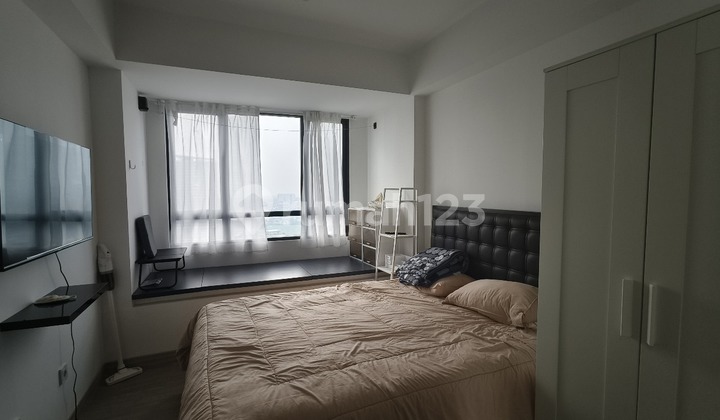 A modern minimalist apartment is perfect for Gen Z who are tired of boarding and want to live in an apartment. It's so suitable because it's close to public transportation access, and this apartment is equipped with complete facilities. A modern minimalist apartment is perfect for Gen Z who are tired of boarding and want to live in an apartment. It's so suitable because it's close to public transportation access, and this apartment is equipped with complete facilities.