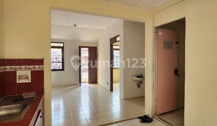 Comfortable home near Hypermart & Siloam Hospital. 2