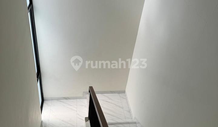 Dijual rumah 2 lantai di Survana Sutera Cluster Flavio 2