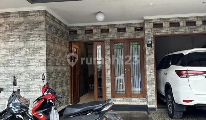 Rumah ala villa di kawasan asri Depok Rumah ala villa di kawasan asri Depok