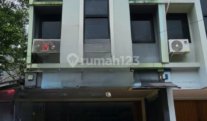 Dijual Ruko 2 lantai. Lokasi sangat strategis. Dekat sekolah Penabur, lapangan padel, pasar, mall. Dijual Ruko 2 lantai. Lokasi sangat strategis. Dekat sekolah Penabur, lapangan padel, pasar, mall.