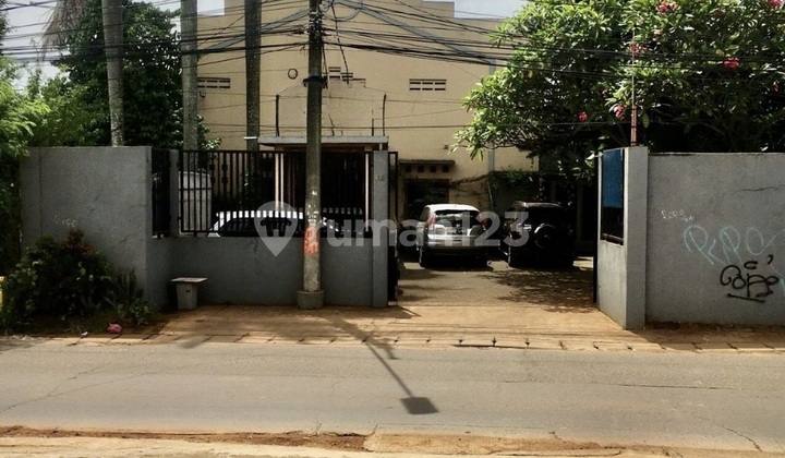 Gedung ex Kantor & Gudang - Lokasi Strategis