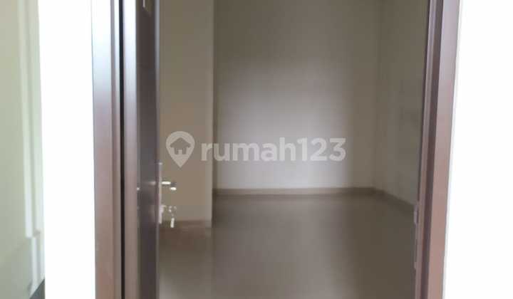 Serene house in the heart of Gading Serpong. 2