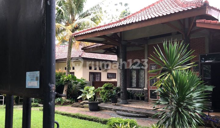 Rumah Bagus SHM di Depok Kolam Renang Bebas Banjir